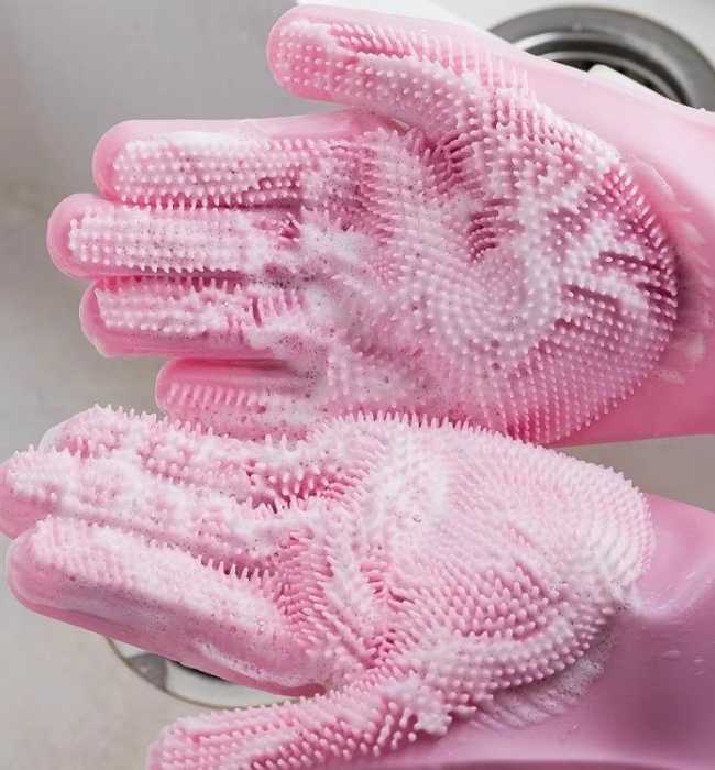 Flexible scrub gloves for removing grease and food stains from dishes.