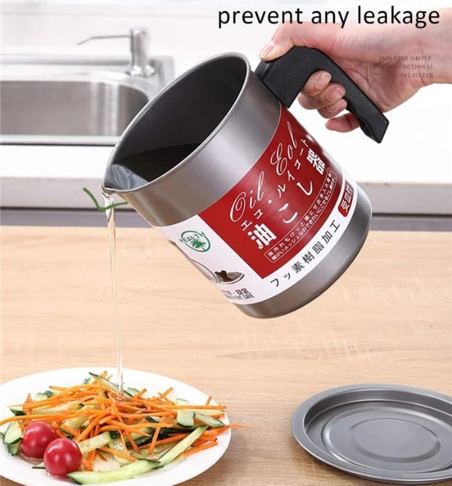 Kitchen oil filter pot with handle for easy and safe pouring.