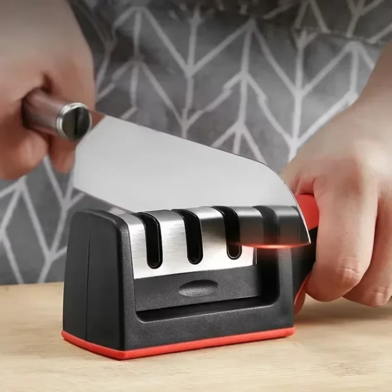 Professional knife sharpener tool for sharpening knives quickly and safely.

