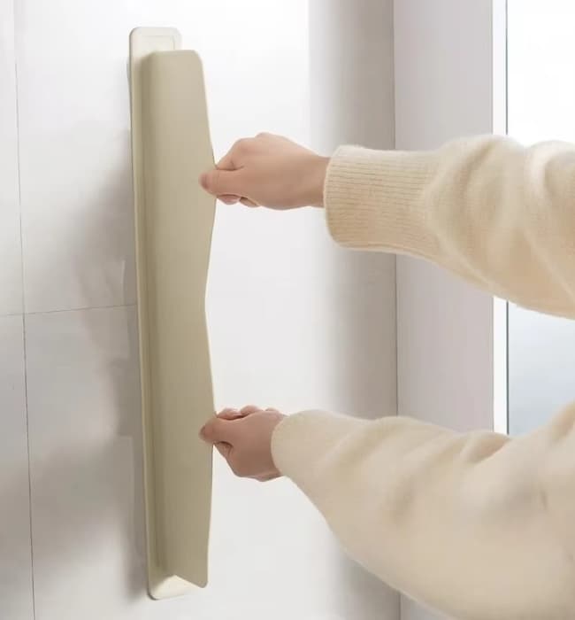Non slip silicone splash guard for kitchen and bathroom sink use.